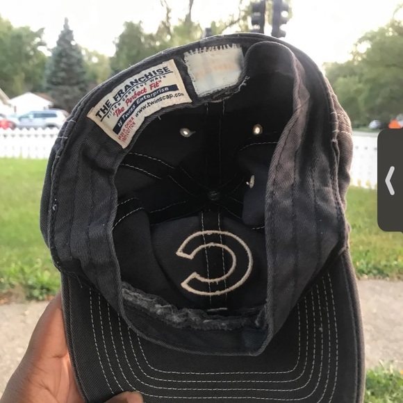 Cubs hat - Picture 5 of 6